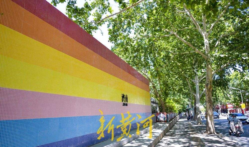 社区美食街“墙”势出圈 “绘”聚流量