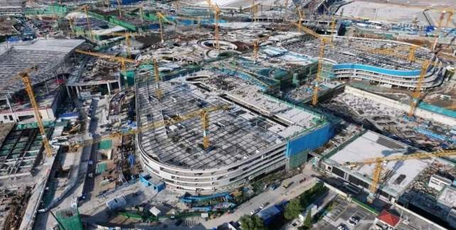 项目强省会|济南机场二期改扩建综合交通中心主体结构封顶