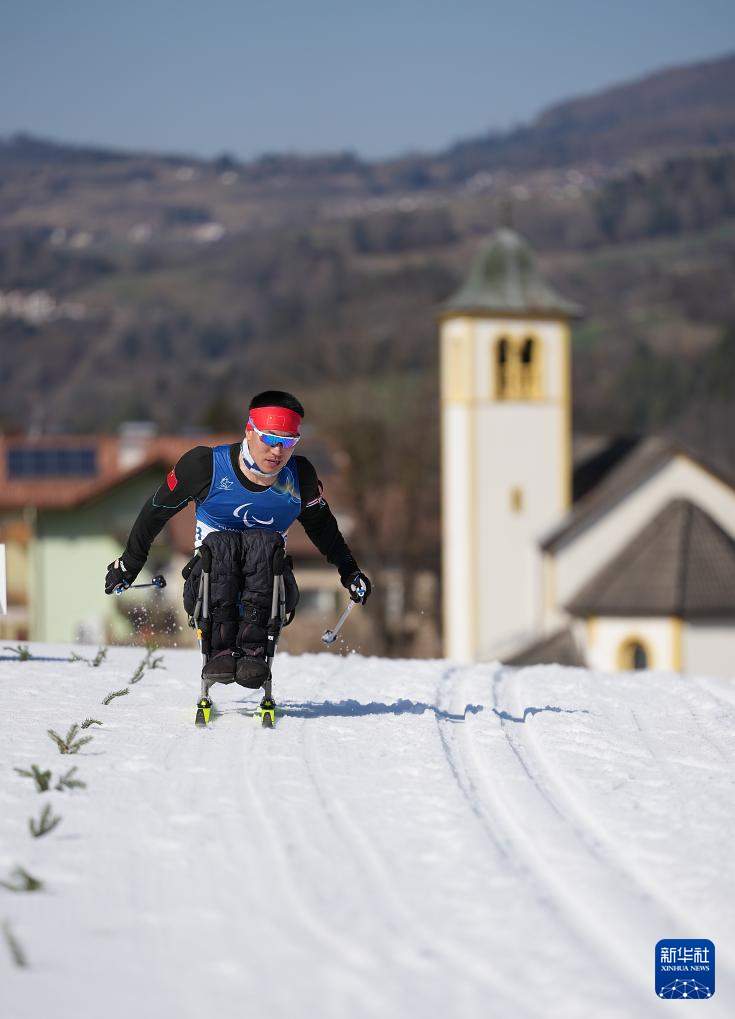 冬残奥会——冬季两项男子中距离（坐姿）：中国选手包揽冠亚军