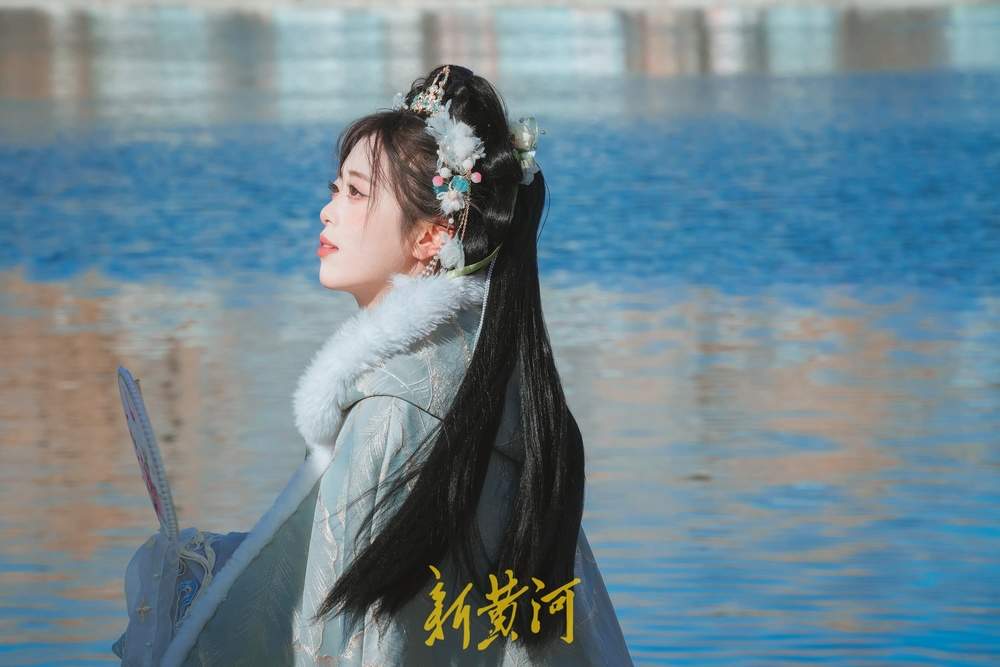 “泉”在济南过大年｜寒冬里汉服姑娘流连泉城，拍下“高冷”瞬间