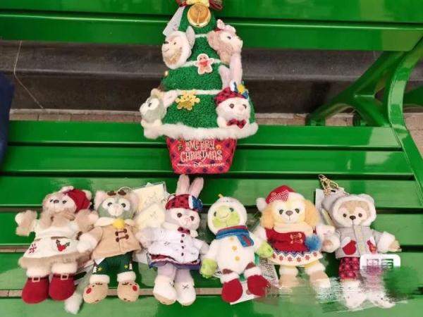 迪士尼凌晨3点排长队 为了买它