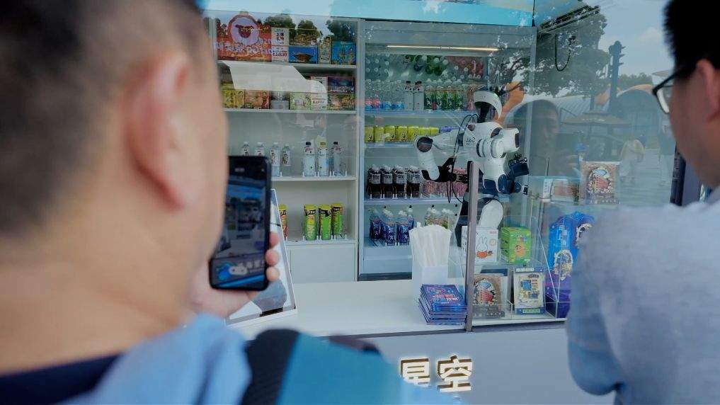 新华视点｜观AI硬核突破 看智造升级之路