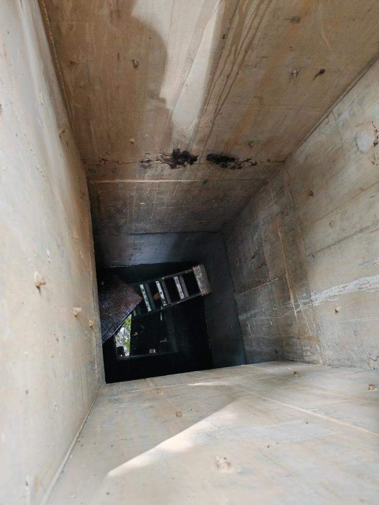 西安一8岁女孩小区内坠井身亡 井口仅用胶合板覆盖