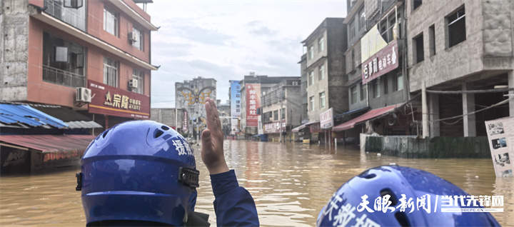 他们，用足球“接”住了自己的春天
