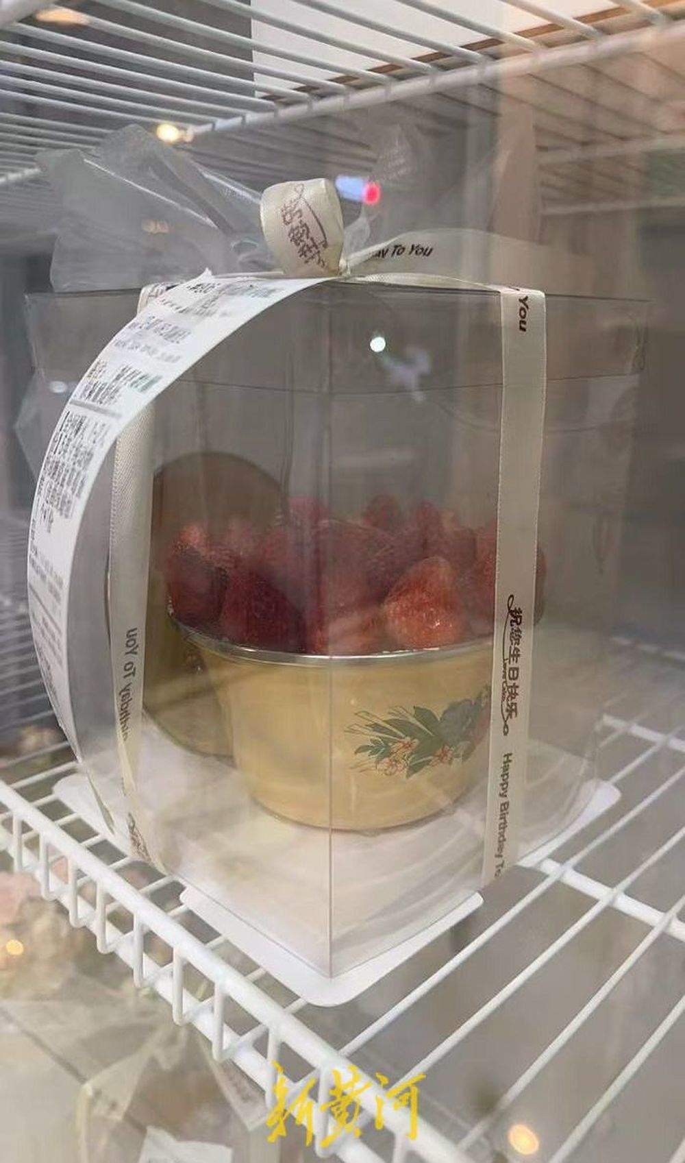 搪瓷盆草莓蛋糕走红，济南有蛋糕店月销超千盆