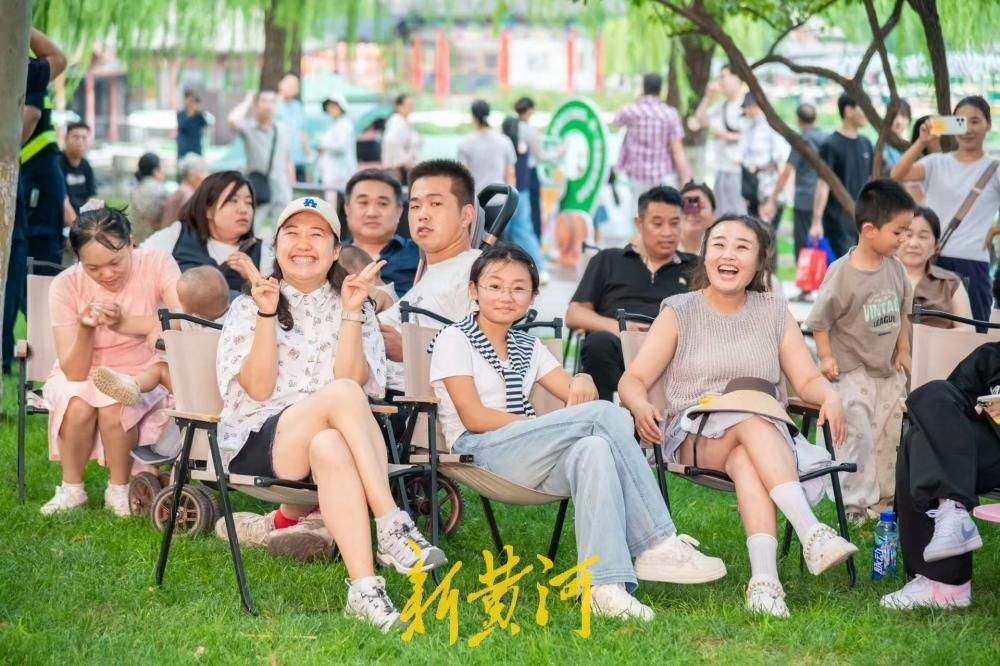 点亮泉城夜经济，明湖夜酌嘉年华开启十天湖畔狂欢