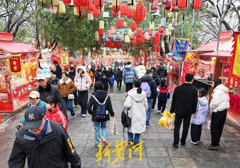 千佛山新年大集迎来最后一日，赶热闹的市民真不少