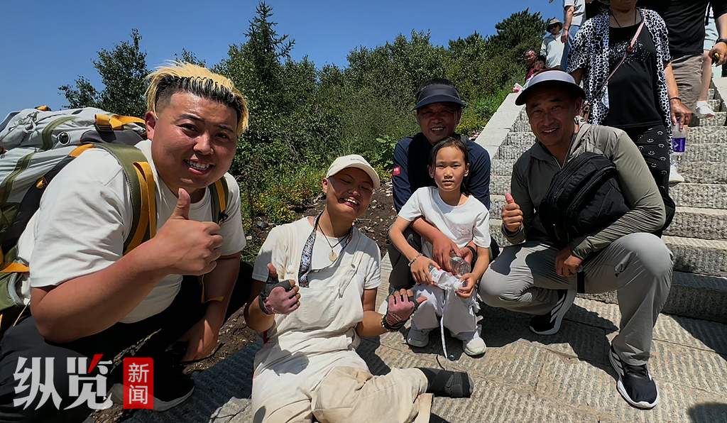 21岁山东高位截瘫女子55小时用双手爬上泰山,五岳中已登顶四岳,下一个目标是南岳衡山