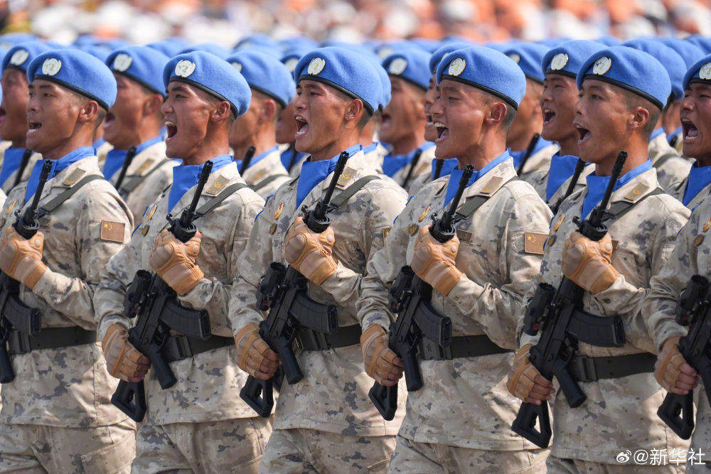 阅兵复制粘贴照来了