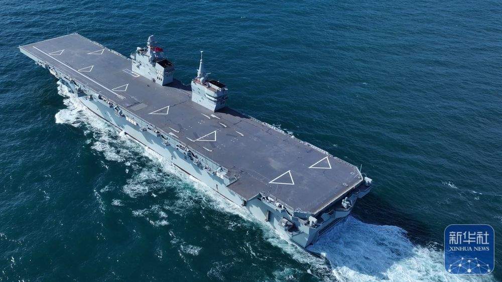 海军四川舰顺利完成首次航行试验