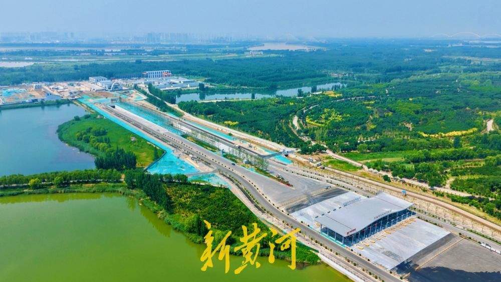 济南黄岗路黄河隧道收费站揭面纱