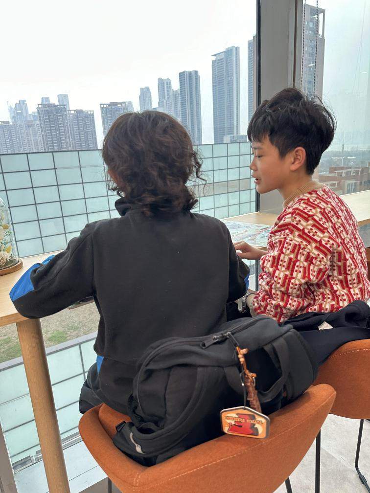 中国风街舞点燃巴黎，“小孩哥”啥来头？