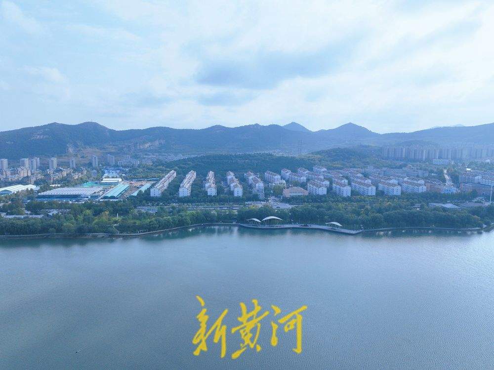 雨后初霁，泉城龙鼎滨水公园水天一色