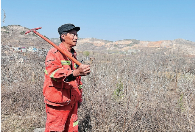 每天山路巡林十几公里，一年穿坏好几双鞋……他们是泉城绿的守护者