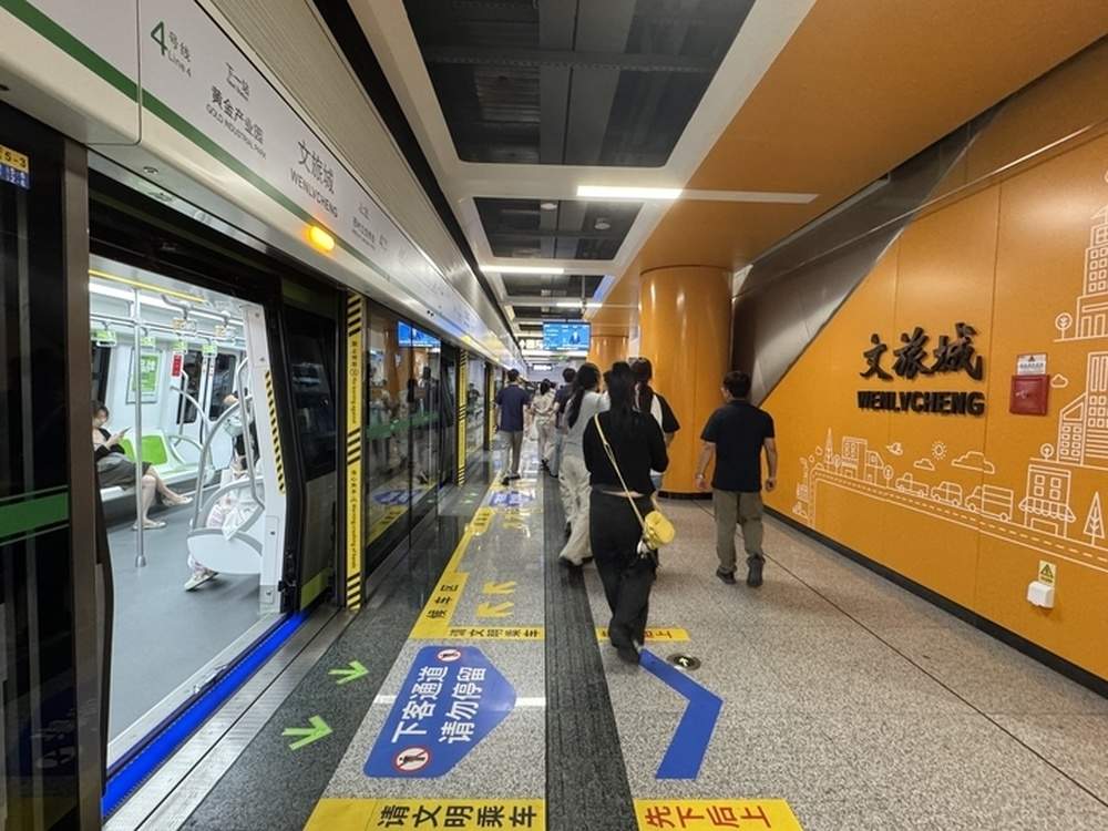 济南地铁4号线商业接驳调查：一条通道之隔，拉开商圈“温差”