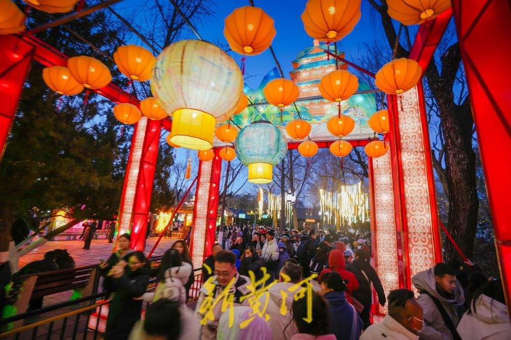 “泉”在济南过大年｜正月十五花灯俏，璀璨泉城迎客潮