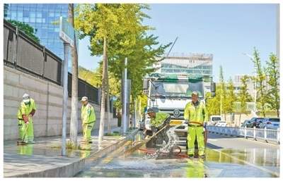 国庆假期，多地探索城市治理新方法应对大客流