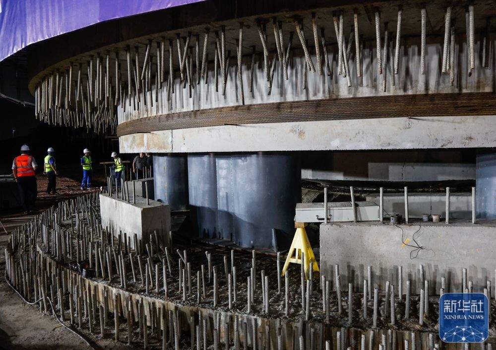 深江铁路首座转体桥成功跨越广珠货运铁路