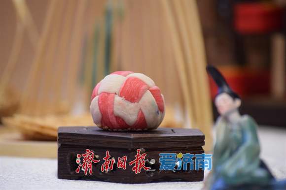 免税新政“逾月”观察：从一块阿胶糕的“远洋叙事”说起