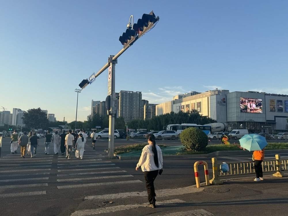 济南地铁4号线商业接驳调查：一条通道之隔，拉开商圈“温差”