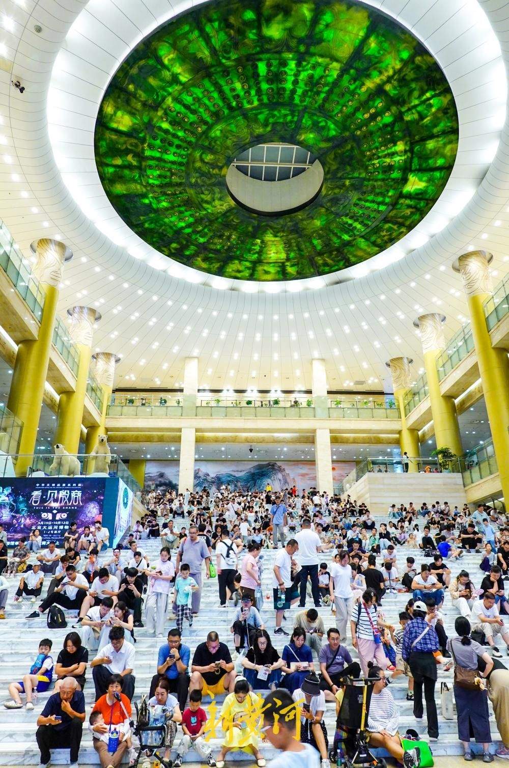 泉城烈日炙烤，最高温度破35℃，不少市民来博物馆纳凉