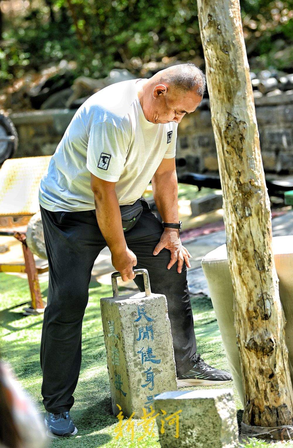 济南英雄山“露天健身馆”热闹非凡
