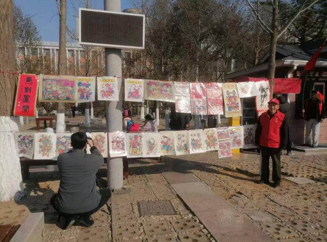 泉城义工假期“不打烊”：绢花朵朵送祝福，民俗讲解暖人心！他们用“志愿红”点亮最美“新春色”