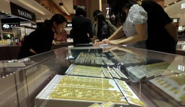 年内涨约50%！金价为何一路高歌？