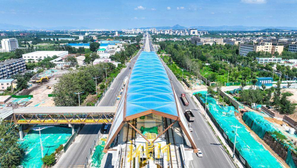 地铁8号线高架车站上新装