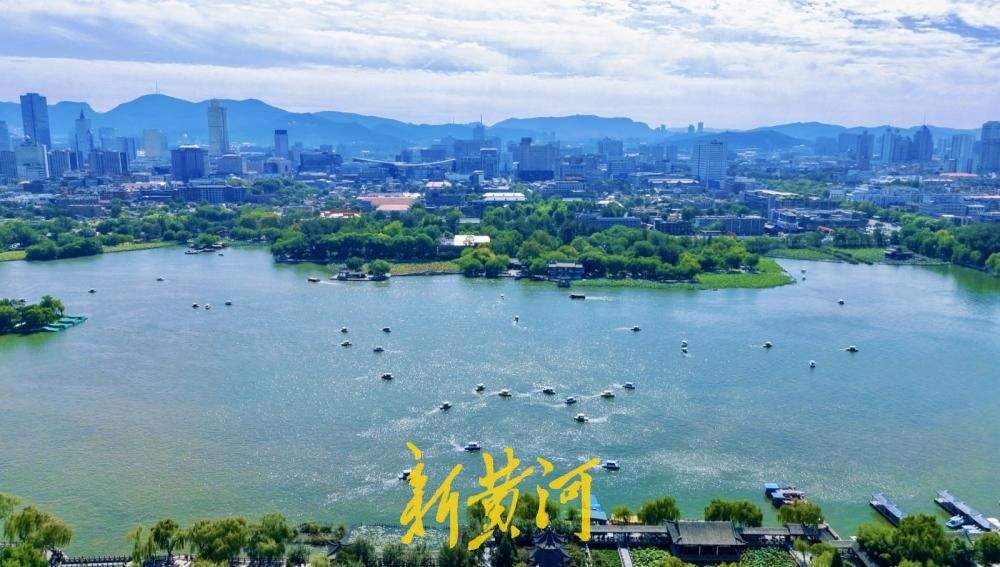 一年四季 泉在济南丨大明湖泛舟尽赏“一城山色半城湖”