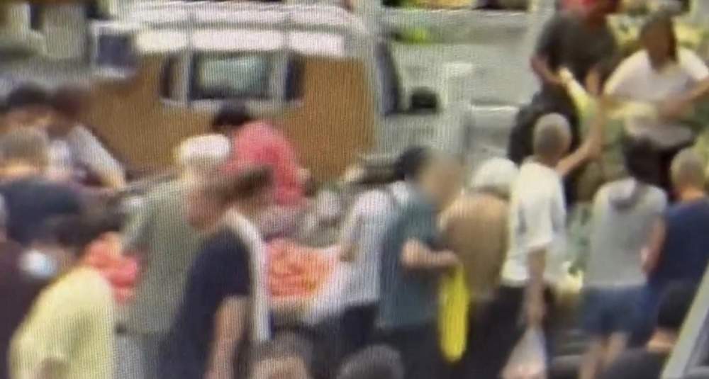 济南一惯偷专盯买菜老人扒窃，已被警方刑拘