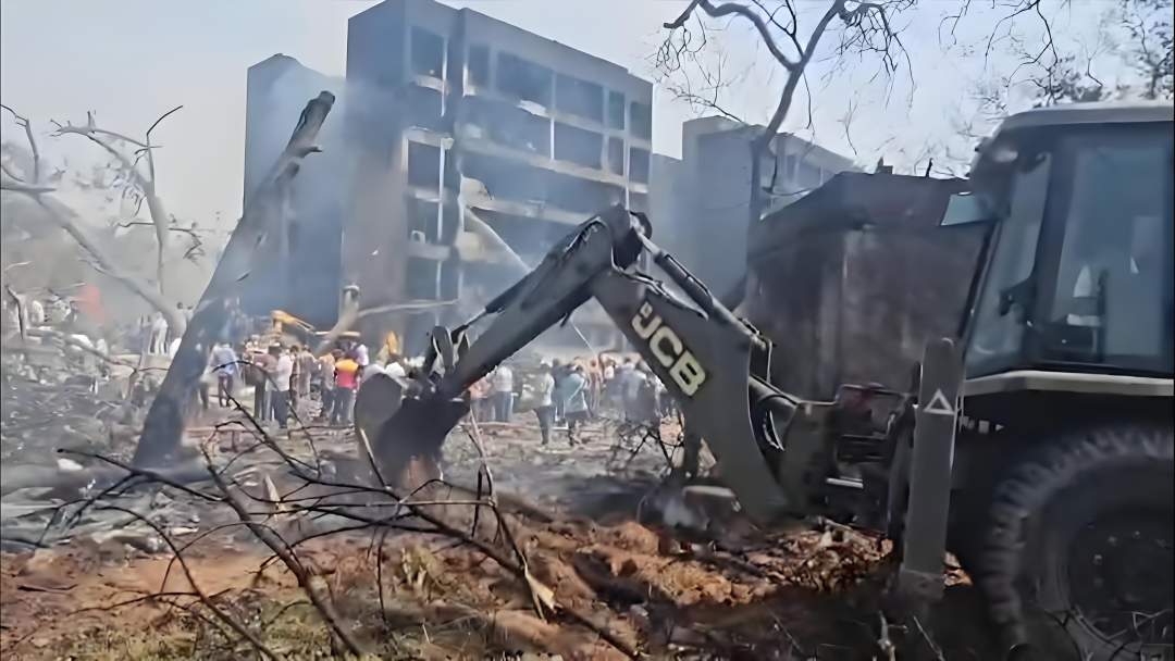 印度空难有1人奇迹生还，因为座位更安全？资深机长解答