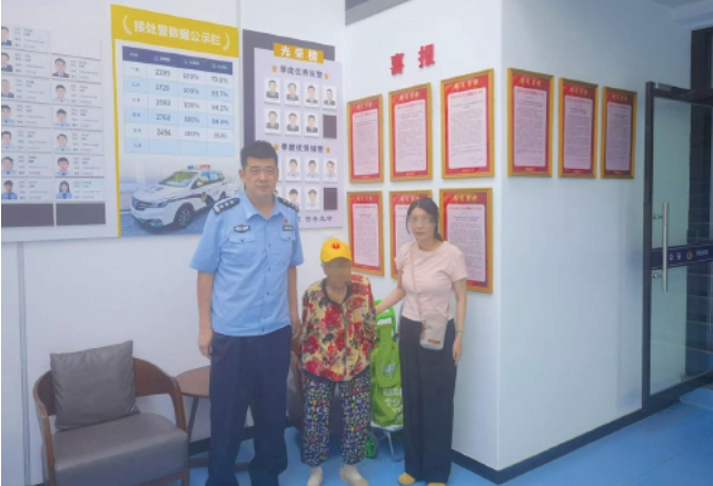 高温遇“警”，守护老人“回家路”
