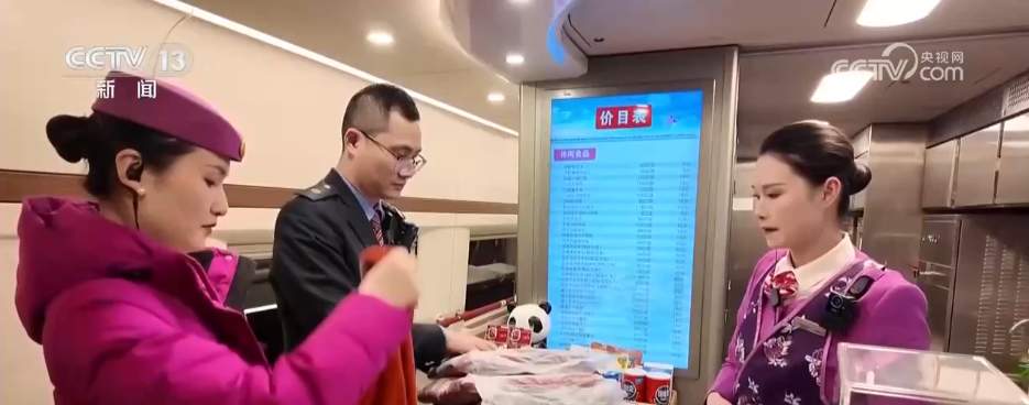 多地加开“夕发朝至”高铁缓解运输压力 精细化服务让春运之路暖意融融