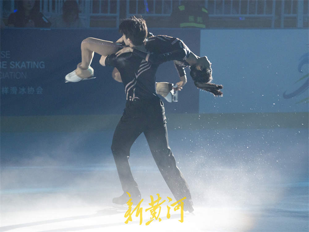 当“茉莉花”遇上冰上芭蕾！冬奥冠军谢尔巴科娃惊艳泉城