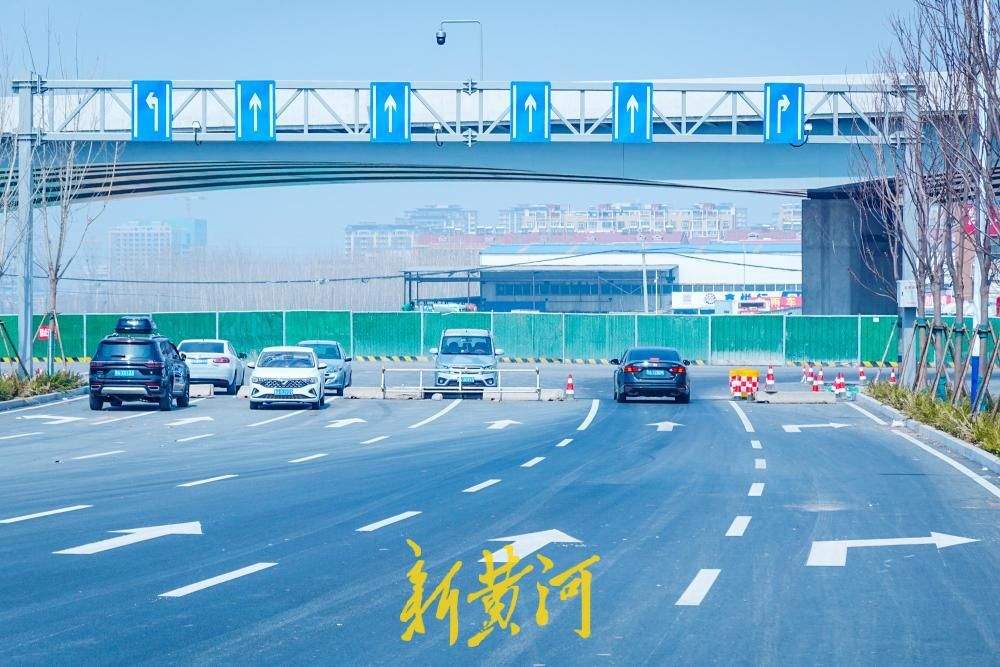 济南唐冶中路北延项目初具规模，双向八车道下穿胶济铁路