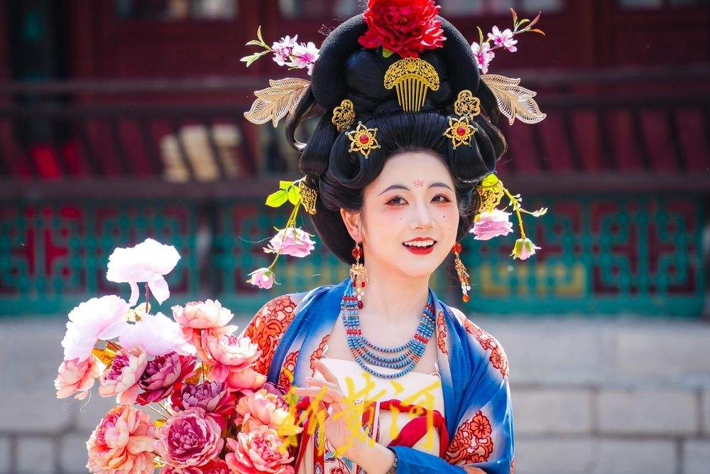 花朝节“十二花神”选拔启动，约百位汉服佳丽展古韵风华