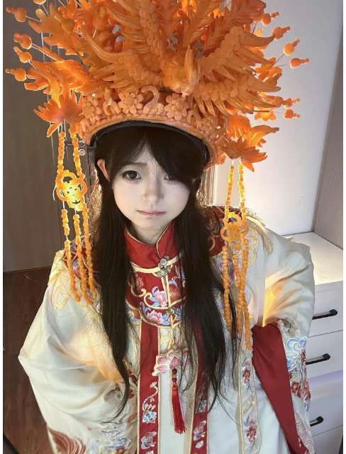 栩栩如生！湖北女孩用牙啃出胡萝卜版“万里长城”