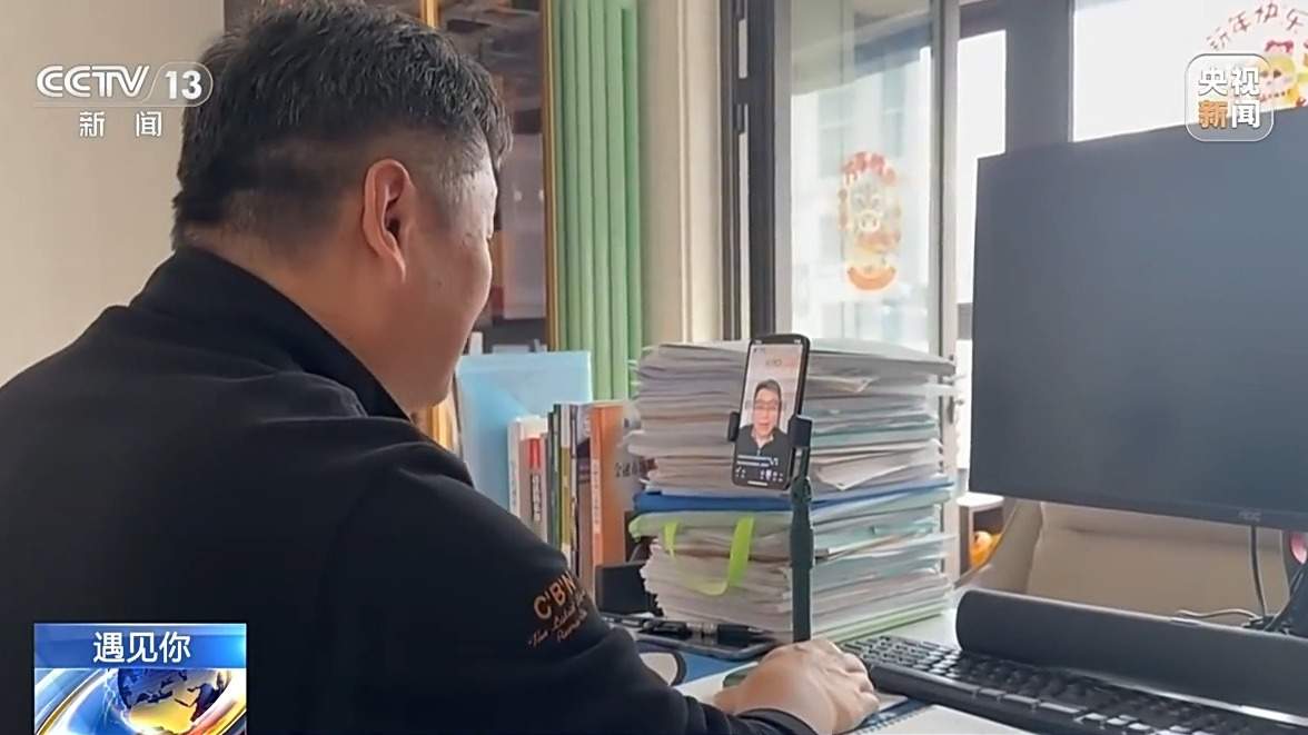 2025级济南大学生开学典礼“考研爸爸”走上央视 