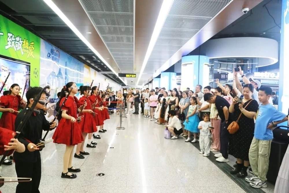 从“赶路”到“留步”：济南地铁4号线把烟火揉进通勤时光