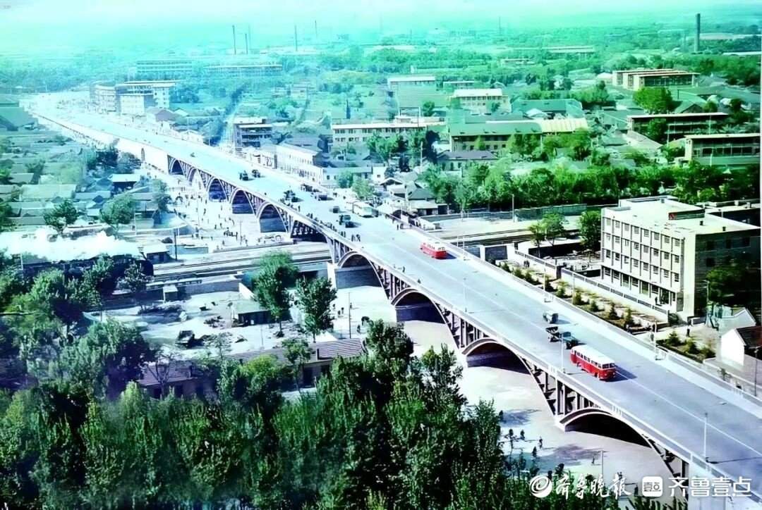 济南百年老天桥维修改造逐步展开施工,桥梁及桥下同步推进