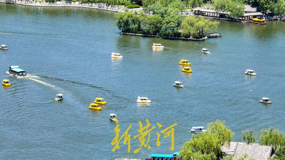 一年四季 泉在济南｜春雨后迎湛蓝通透天，泛舟明湖感受诗情画意