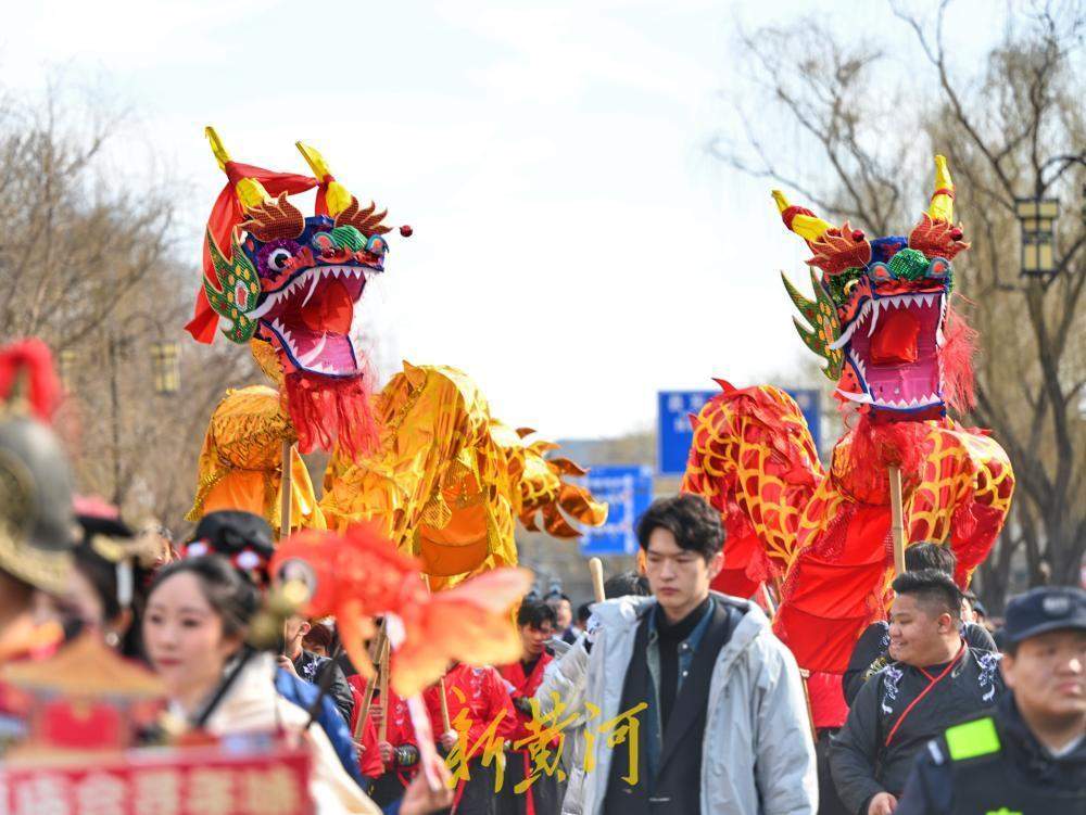“泉”在济南过大年｜巨龙飞舞贺新岁，明湖市集年味浓