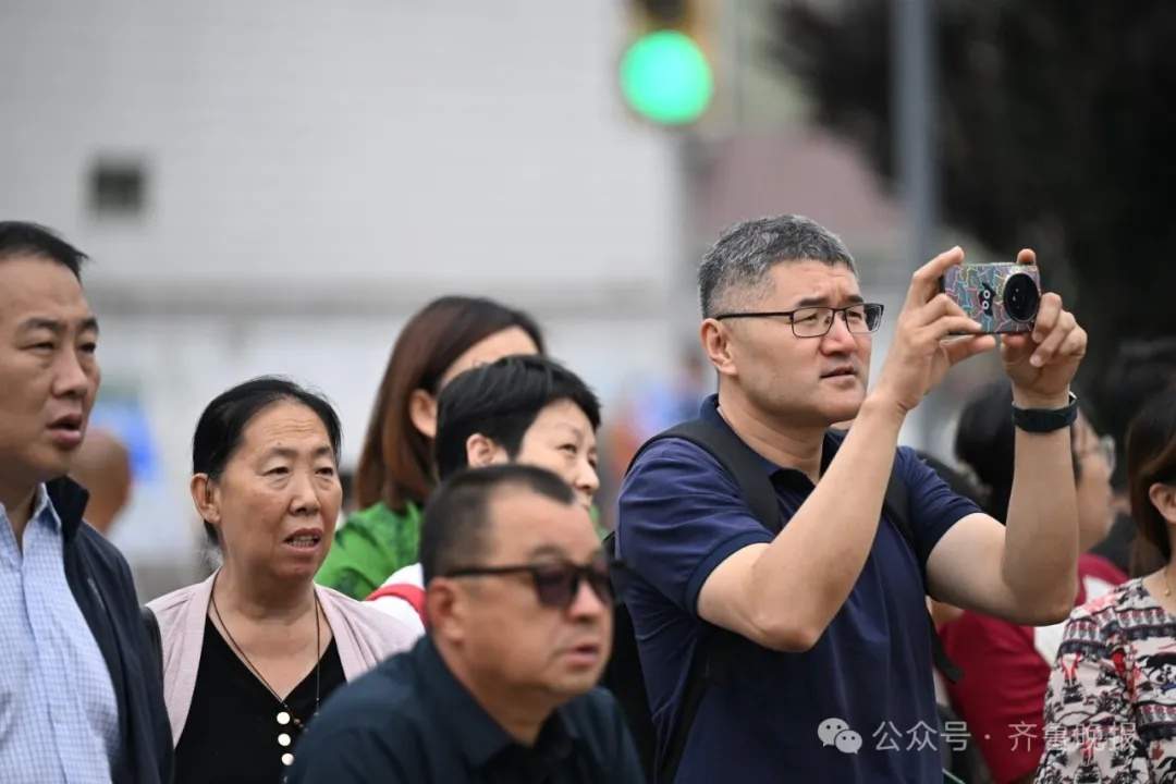 嚯！今天送考名场面，来了