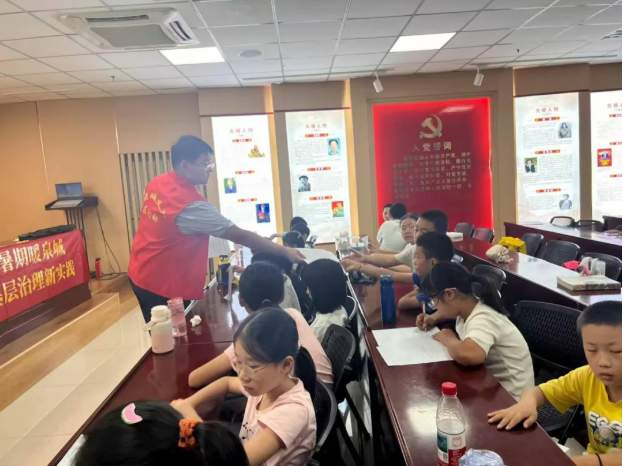 泉城义工廿载 爱心暑期暖童心