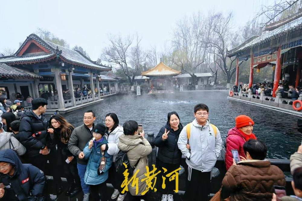 春雪映泉城 “趵突腾空”美轮美奂