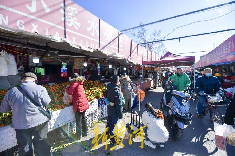 “泉”在济南过大年｜年货采购进入“冲刺”阶段，济南农贸市场“热气腾腾”