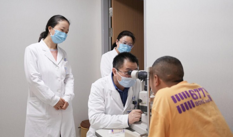 眼底病眼内打针到底安不安全？郑州普瑞眼科专家孙继超为您深度解答！