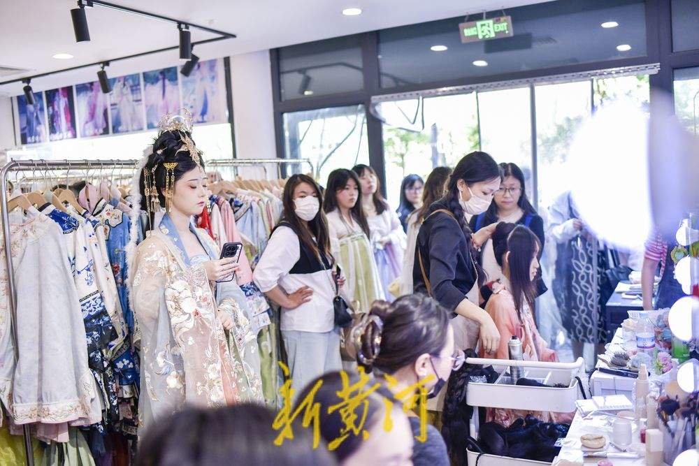 一年四季 泉在济南｜“国潮风”解锁新消费，国风写真预约火爆