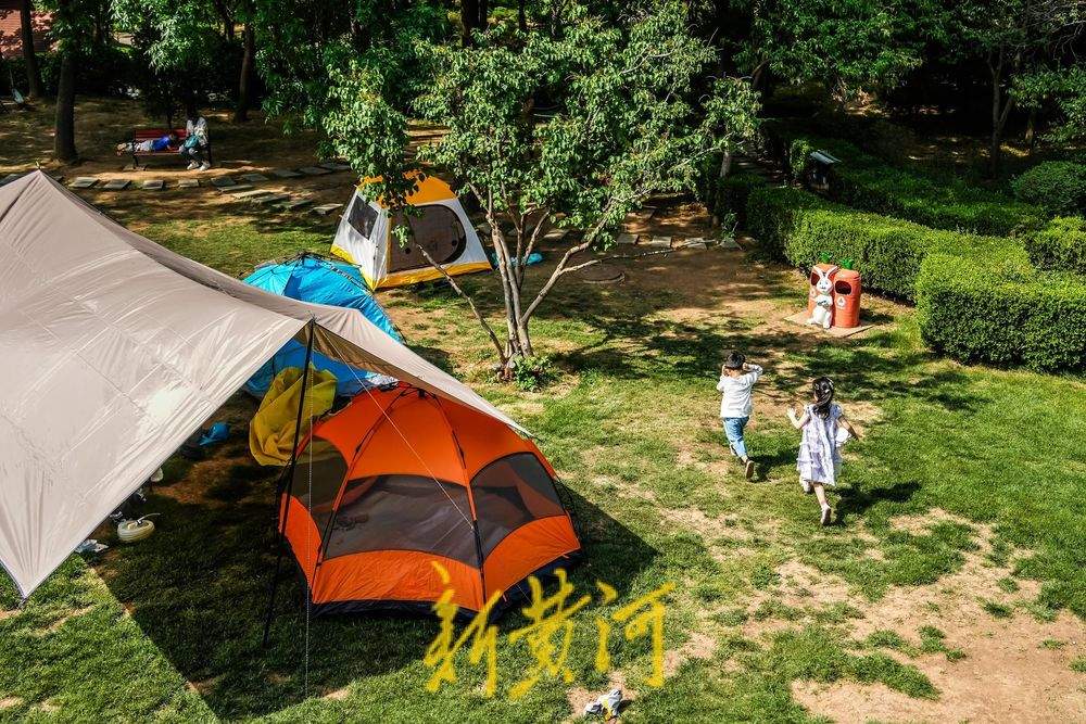 一年四季 泉在济南｜泉城公园露营热潮涌动 市民解锁城市“慢生活”新体验